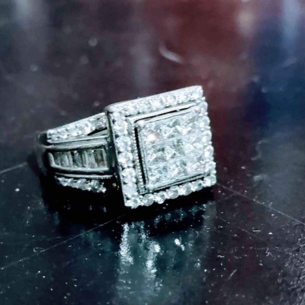 ENGAGEMENT RING - Picture 4 of 6
